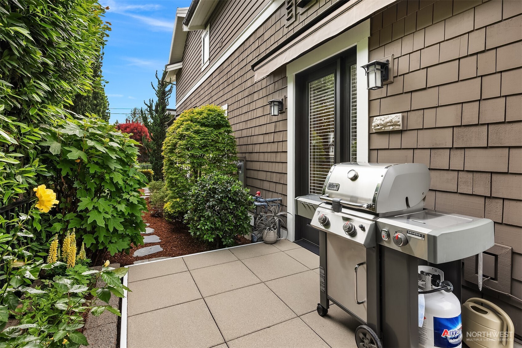 150 Waverly Way Property Photo 16