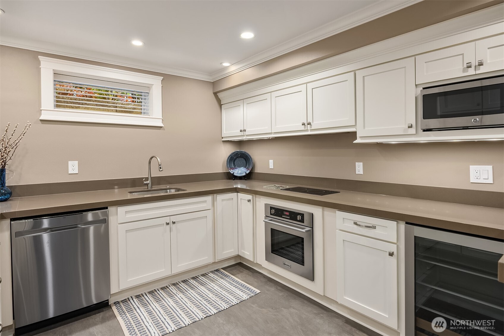 150 Waverly Way Property Photo 33