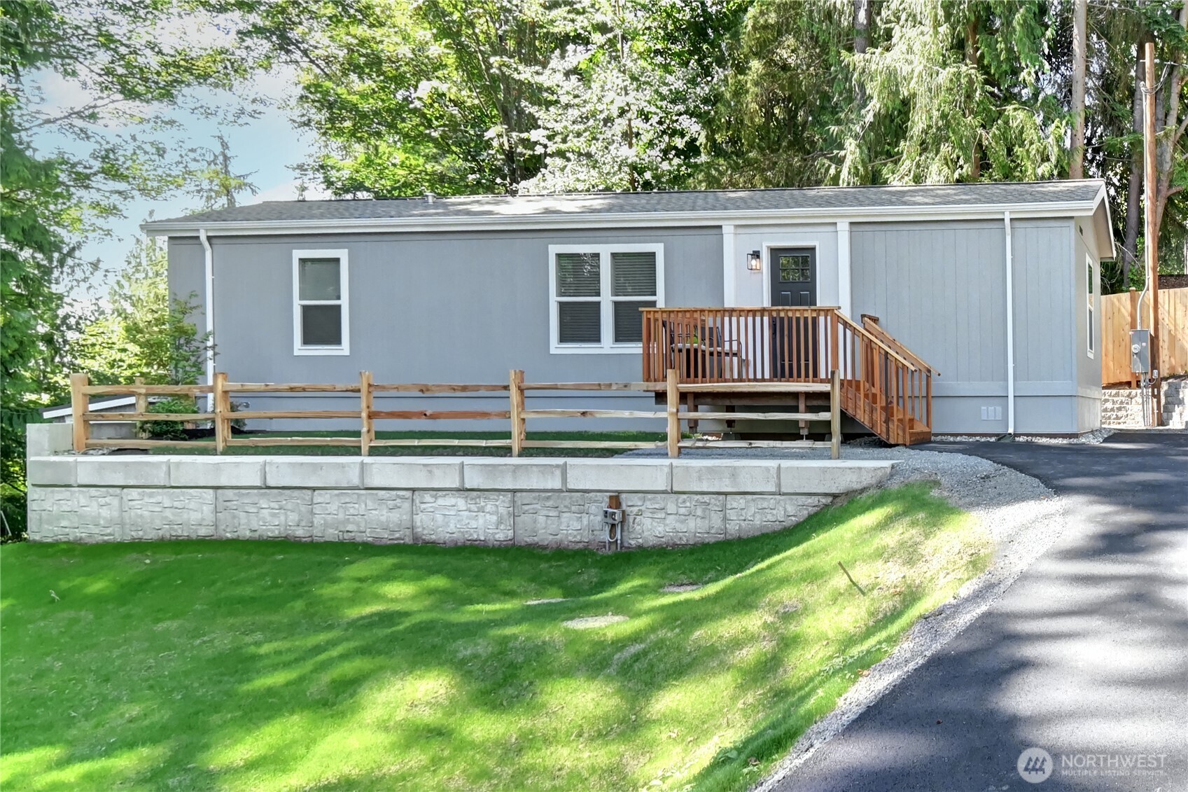 18012 123 Place Property Photo 5