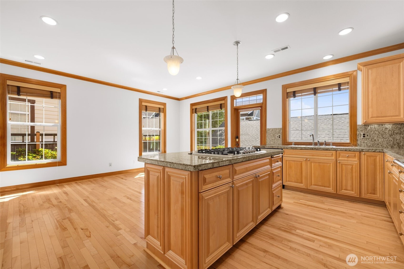 2575 Ne Park Drive Property Photo 12