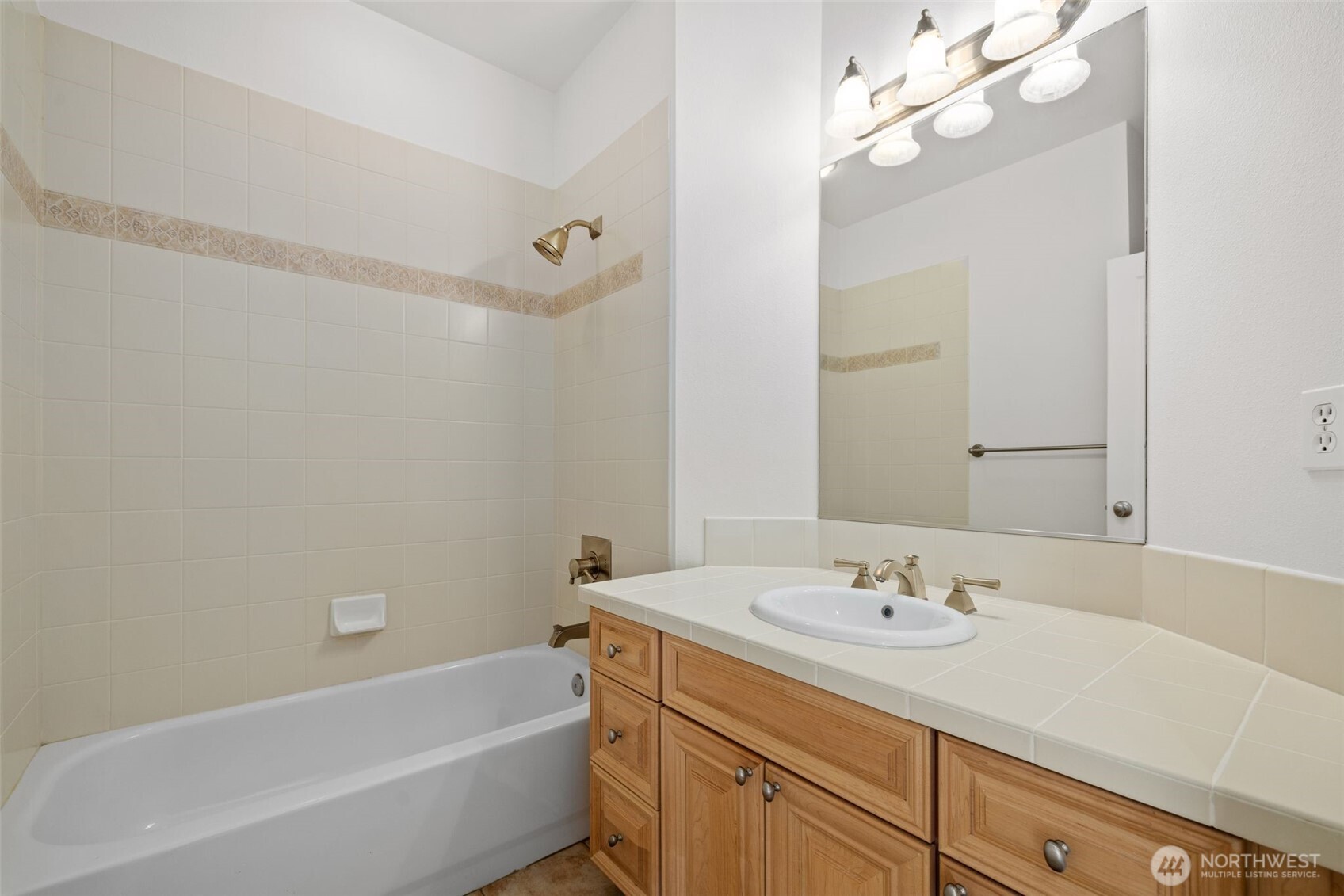 2575 Ne Park Drive Property Photo 23