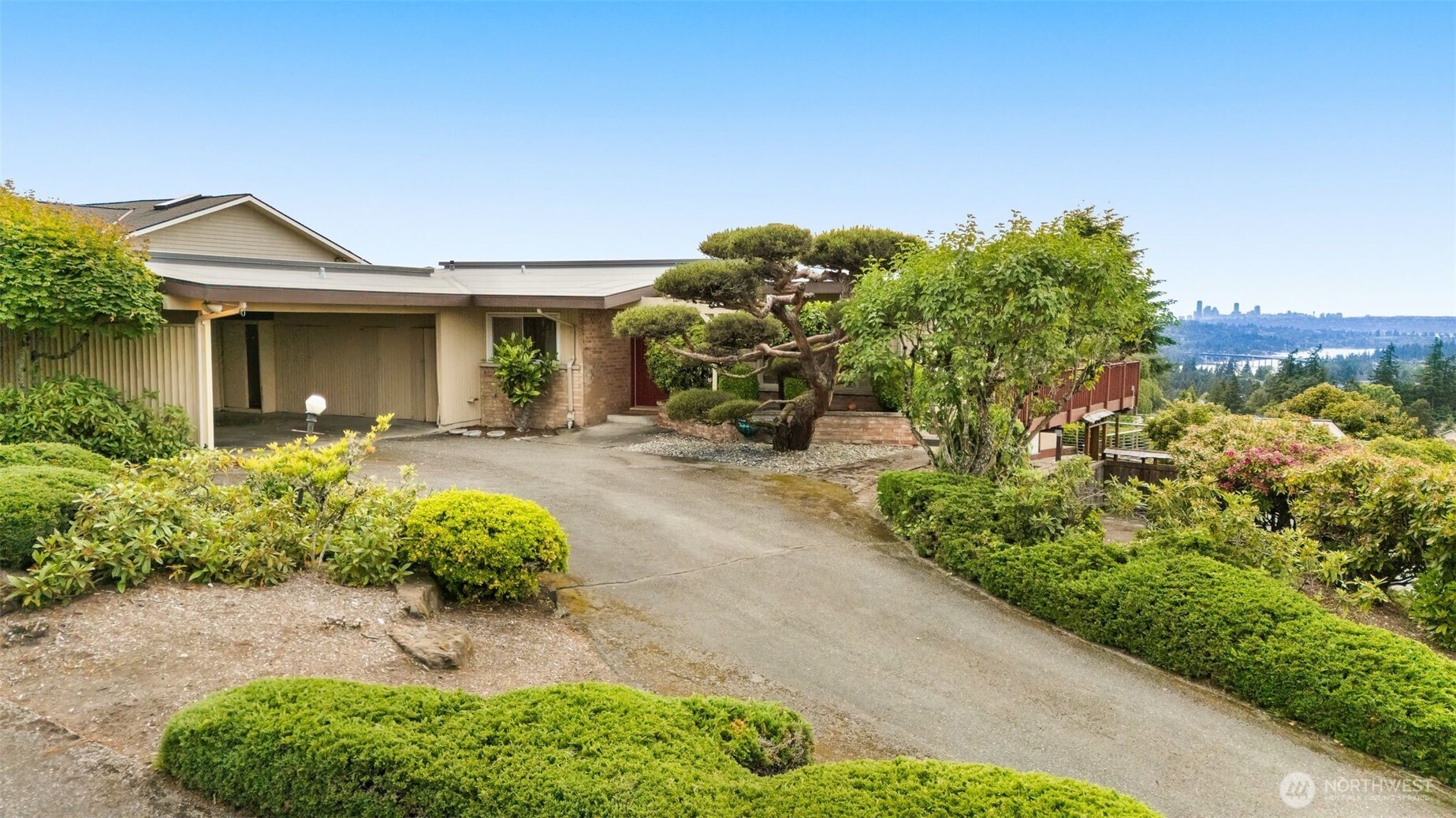 4331 136th Place Property Photo 2