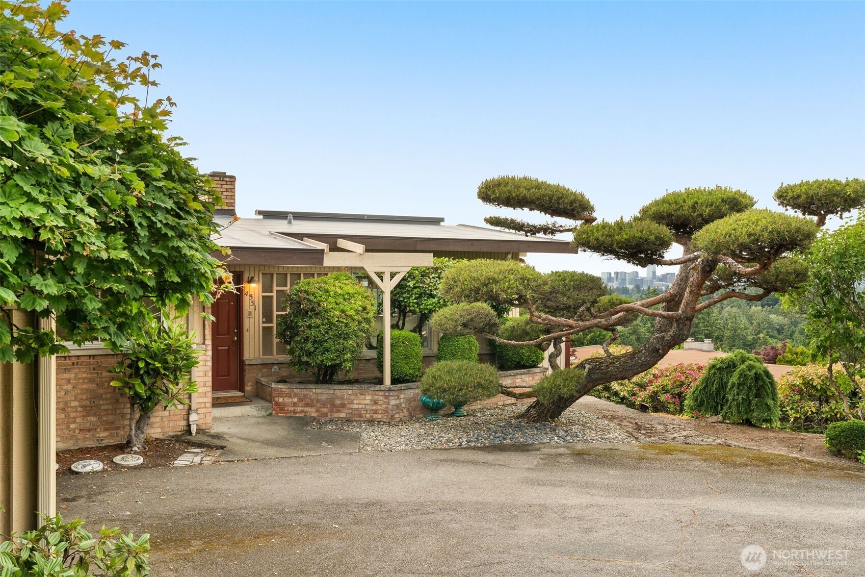 4331 136th Place Property Photo 3