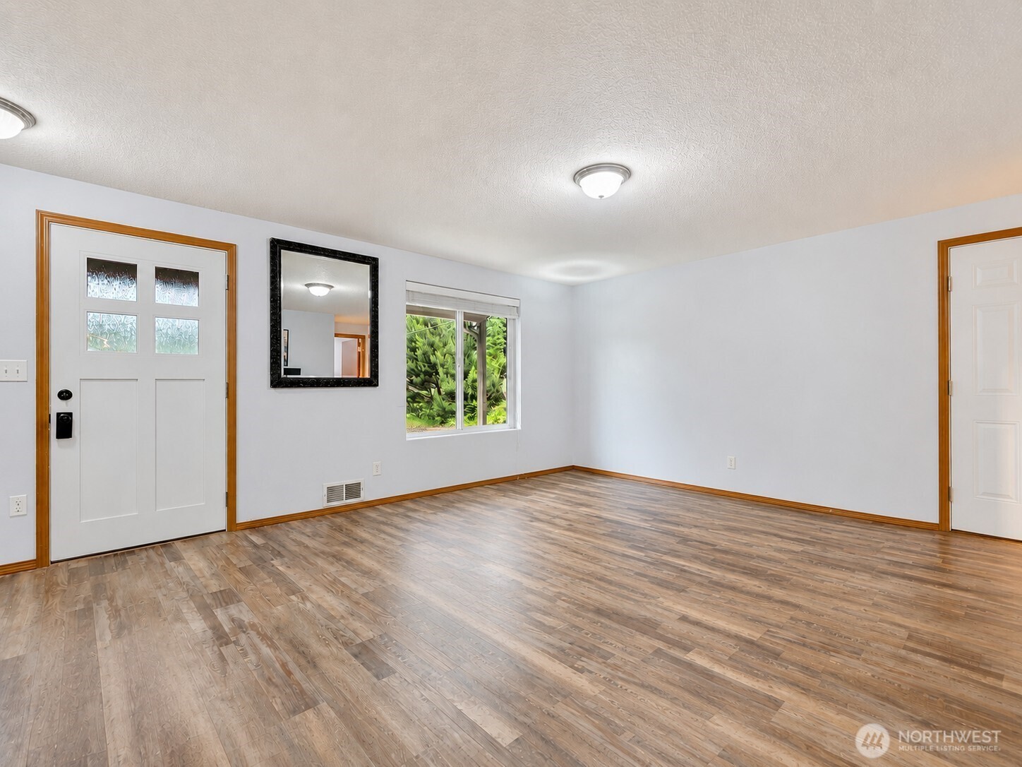 1902 194th Street Property Photo 4