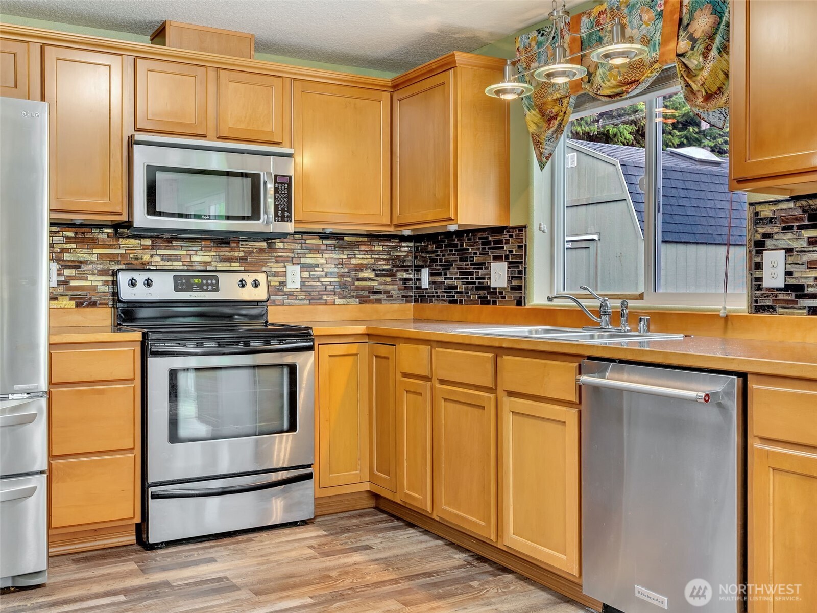 1902 194th Street Property Photo 6
