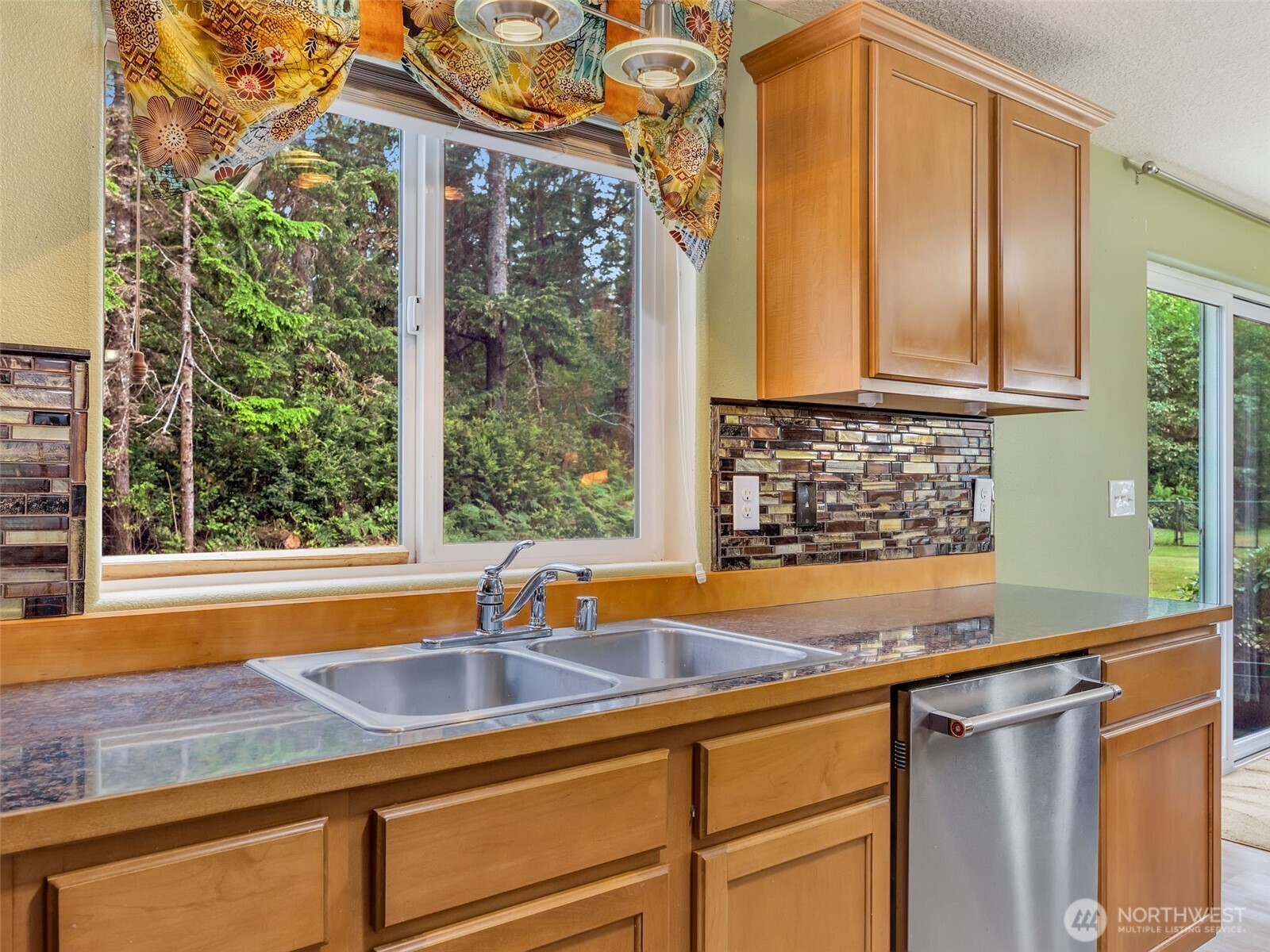 1902 194th Street Property Photo 8