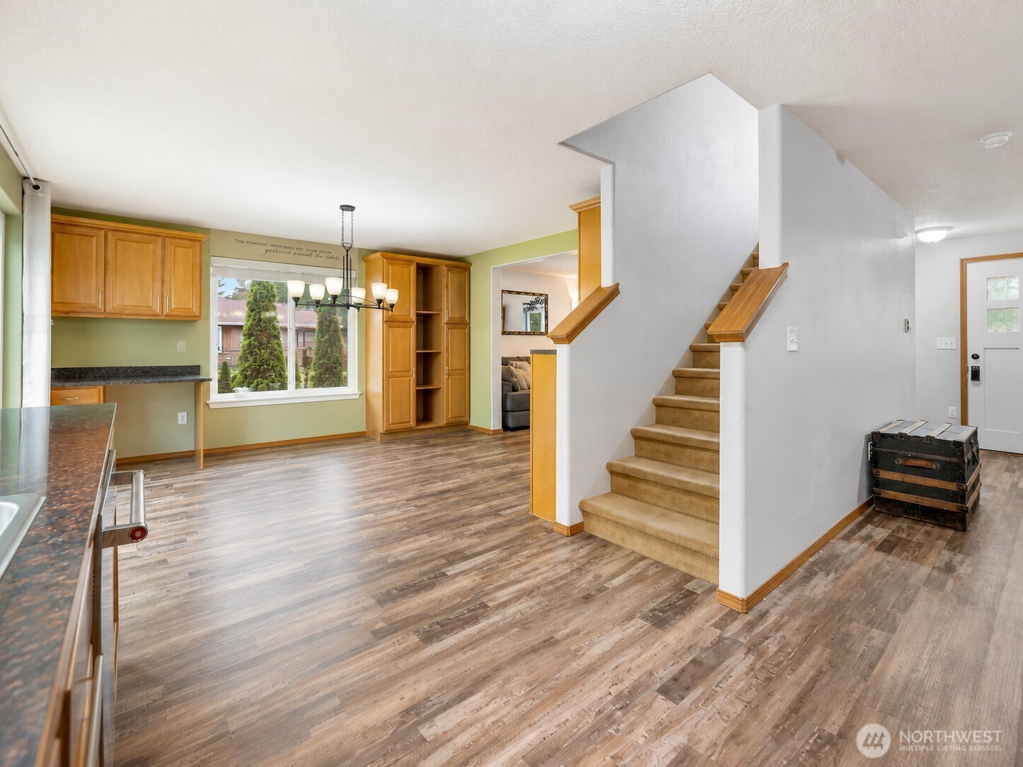 1902 194th Street Property Photo 9