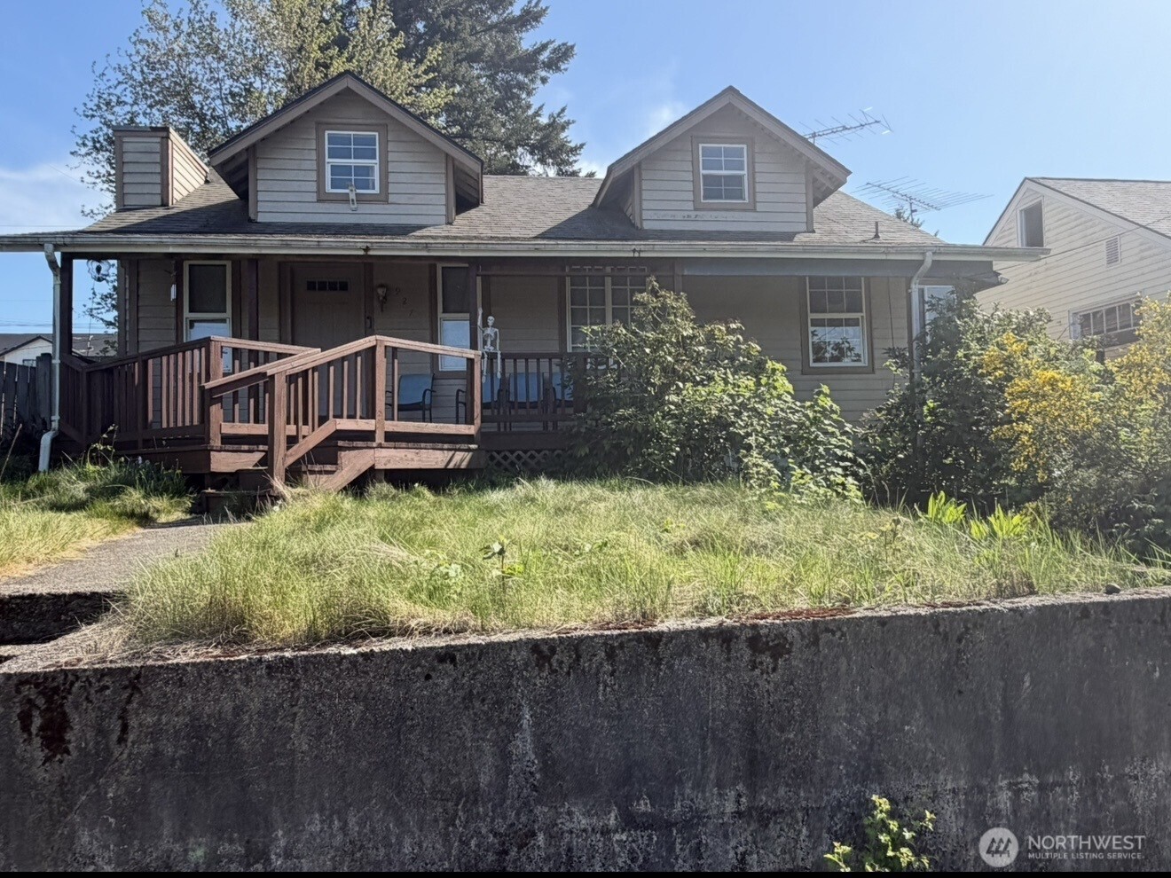 927 Ellinor Avenue Property Photo 1