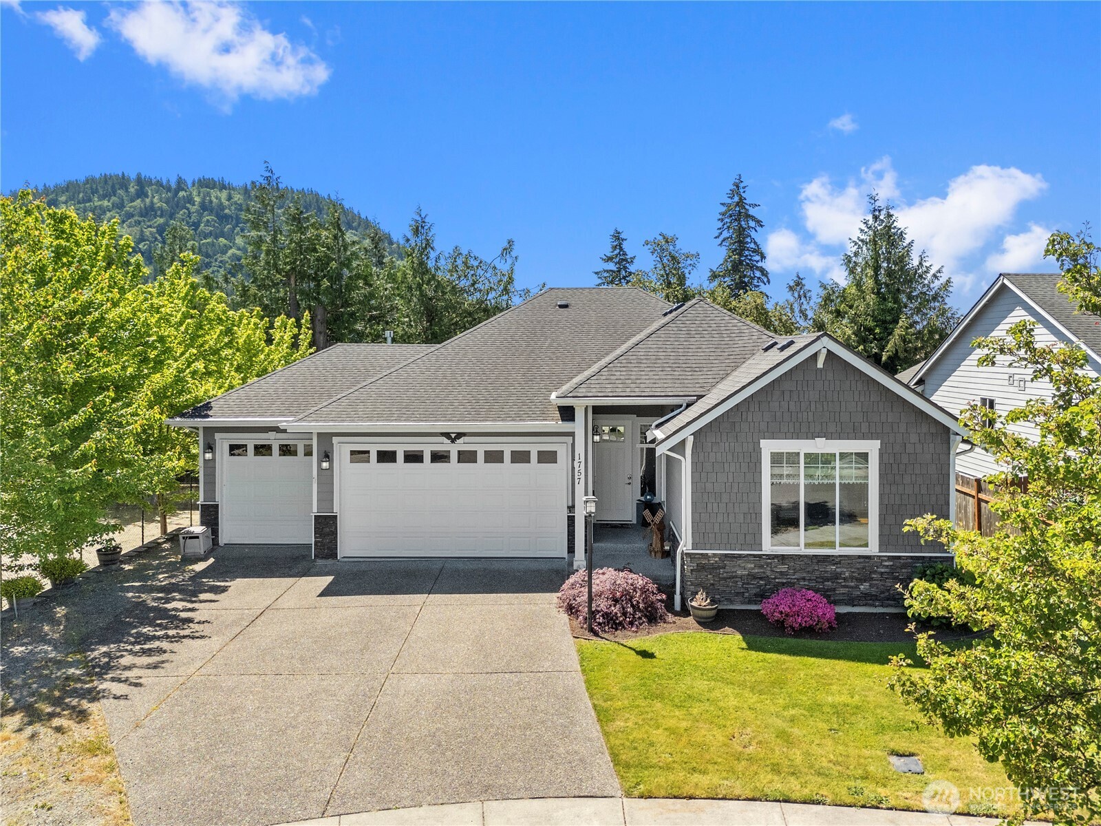 1757 Hillcrest Loop Property Photo 1