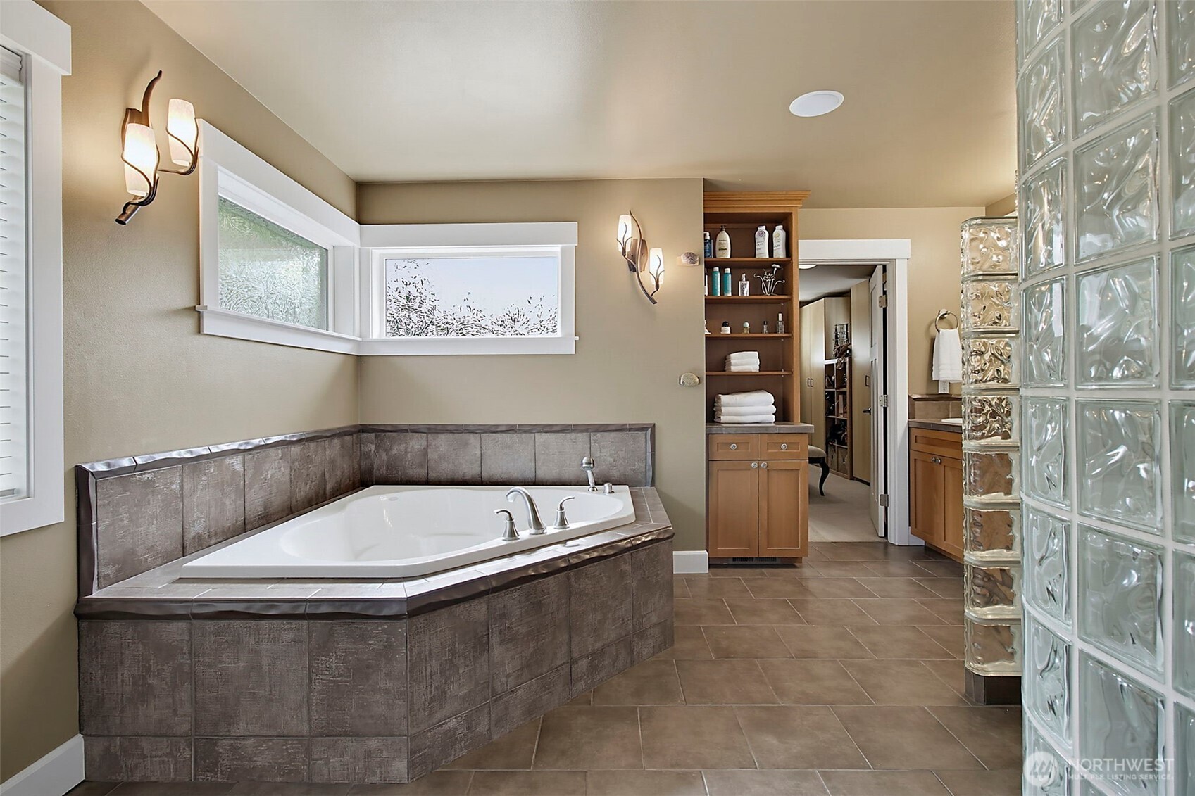 6402 Fairway Place Property Photo 33