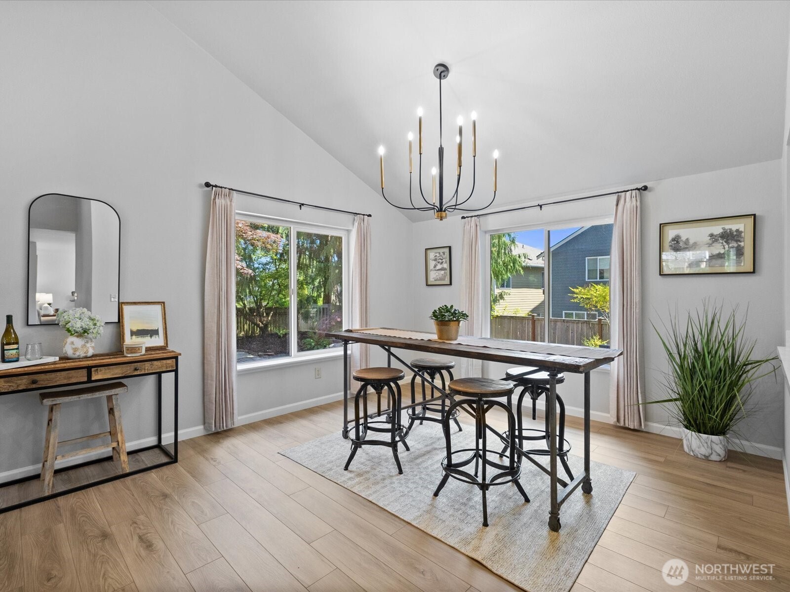 15931 2nd Place Property Photo 3