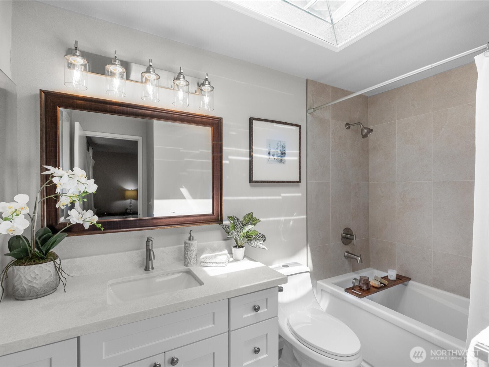 15931 2nd Place Property Photo 6