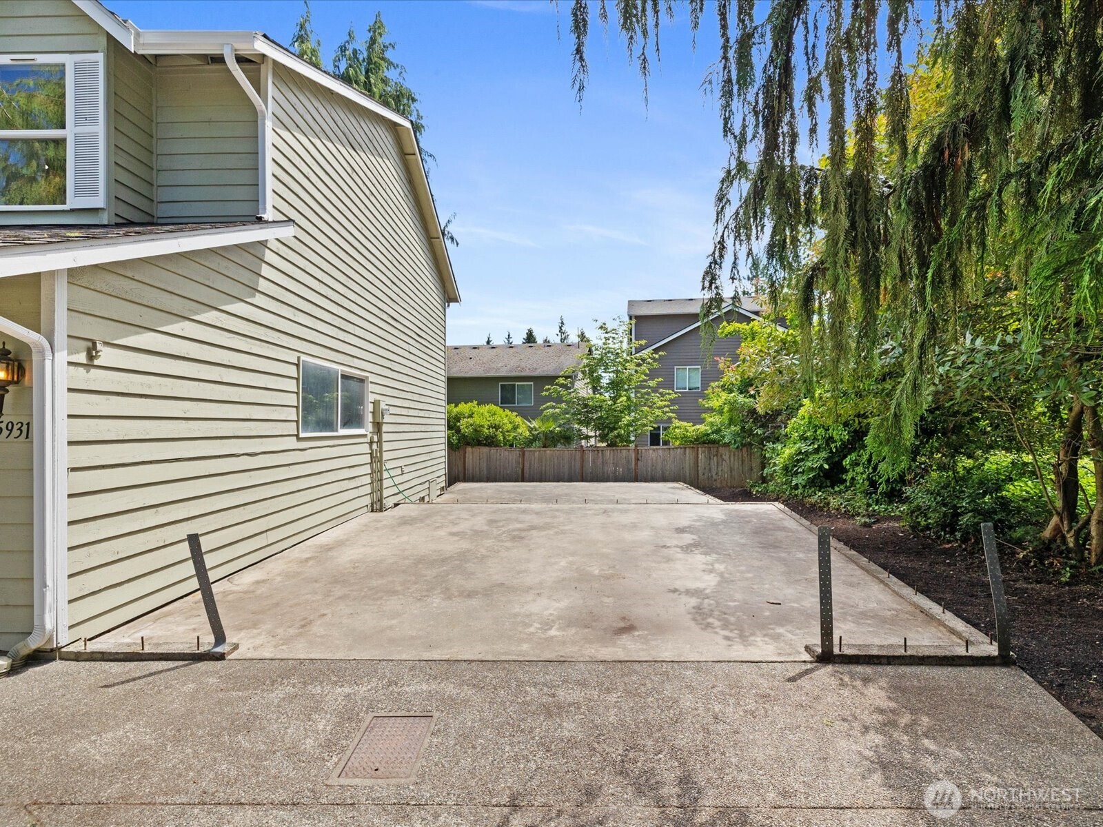 15931 2nd Place Property Photo 12