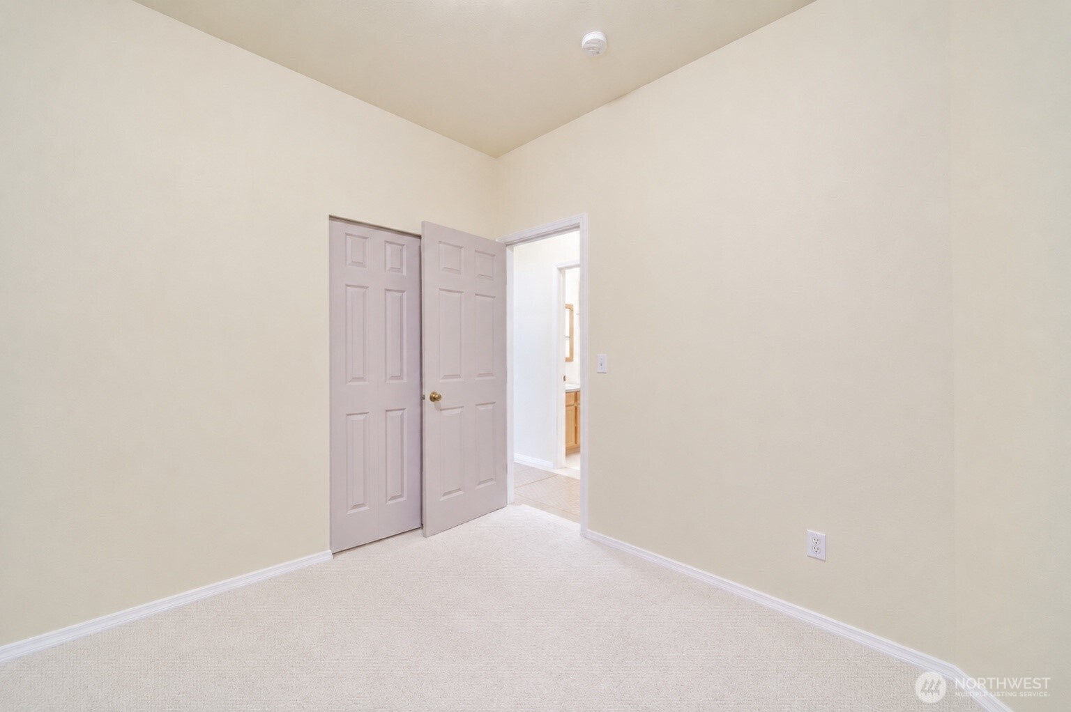 721 Wellington Avenue Property Photo 7