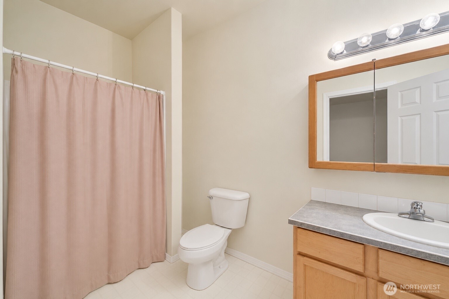 721 Wellington Avenue Property Photo 8