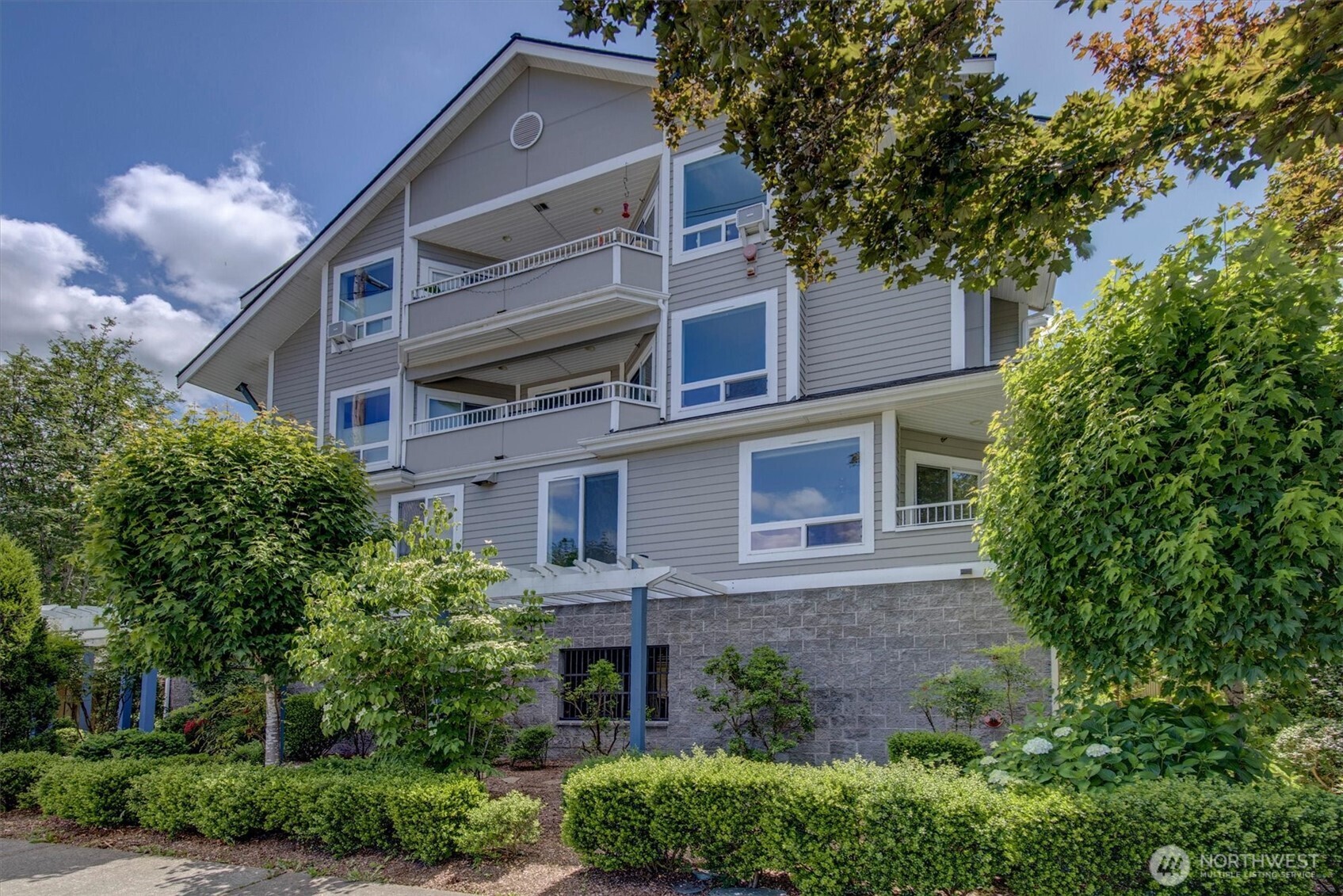 275 E Sunset Way 1a Property Photo 1