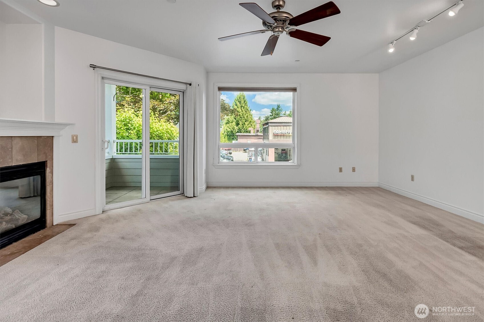 275 E Sunset Way 1a Property Photo 5