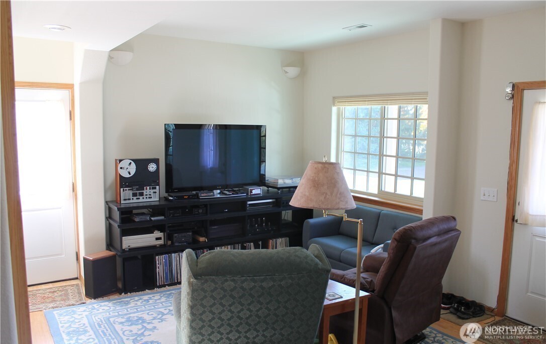 27 Orchard Loop Property Photo 6
