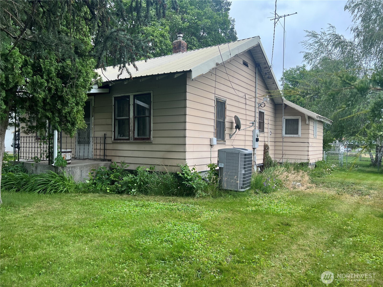 2274 Elmway Property Photo 2