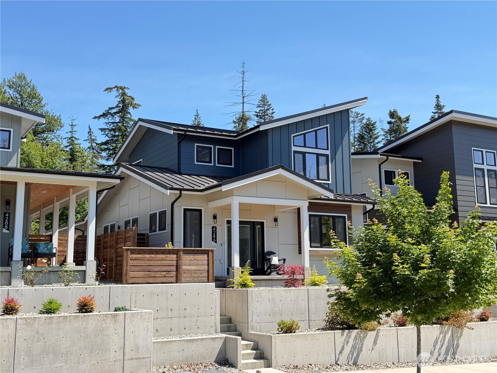 4286 Creston Way Property Photo 1