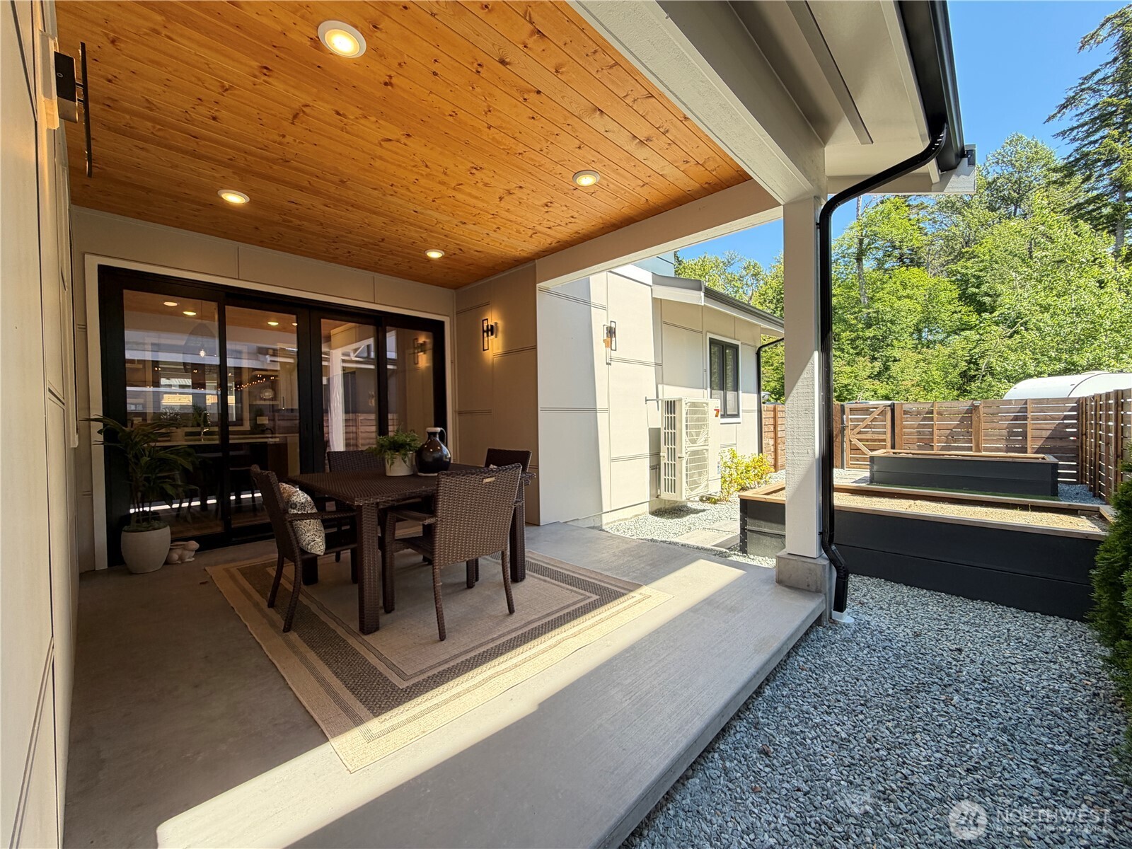 4286 Creston Way Property Photo 3
