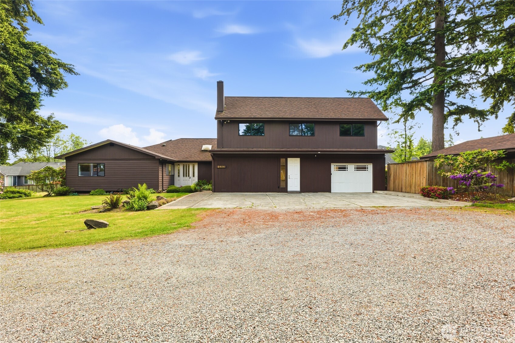 2406 Emerald Drive Property Photo 4