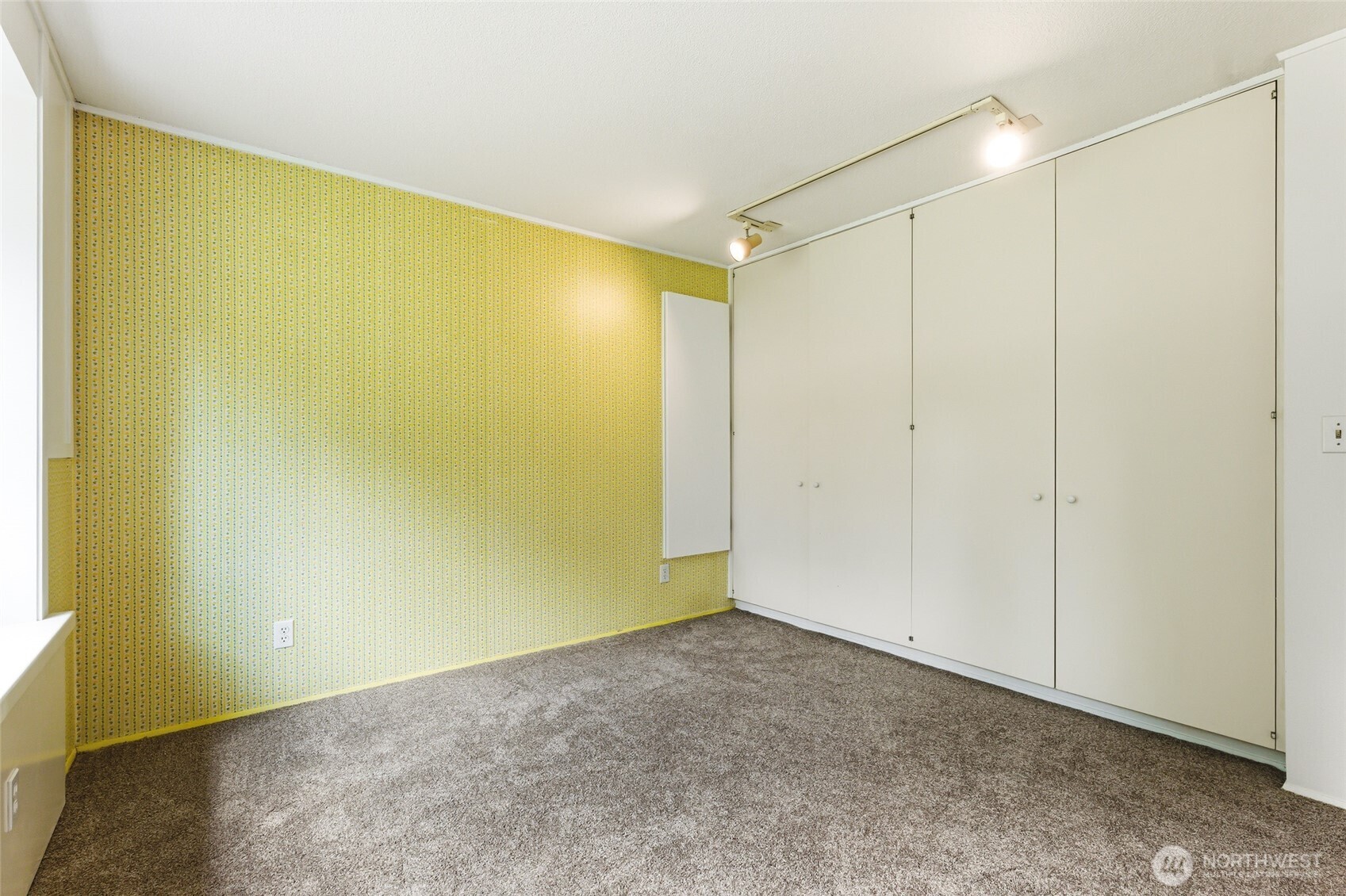 2406 Emerald Drive Property Photo 23