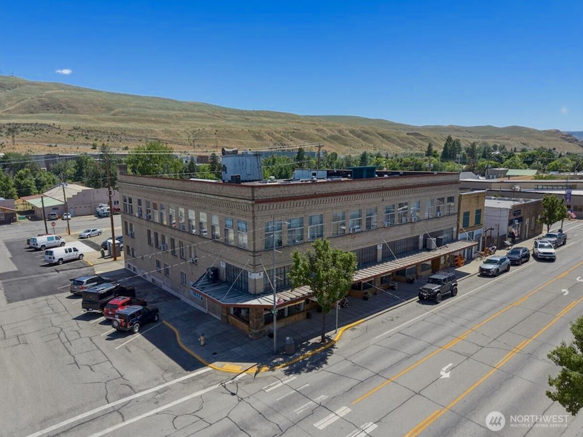 203 2nd Avenue Property Photo 1