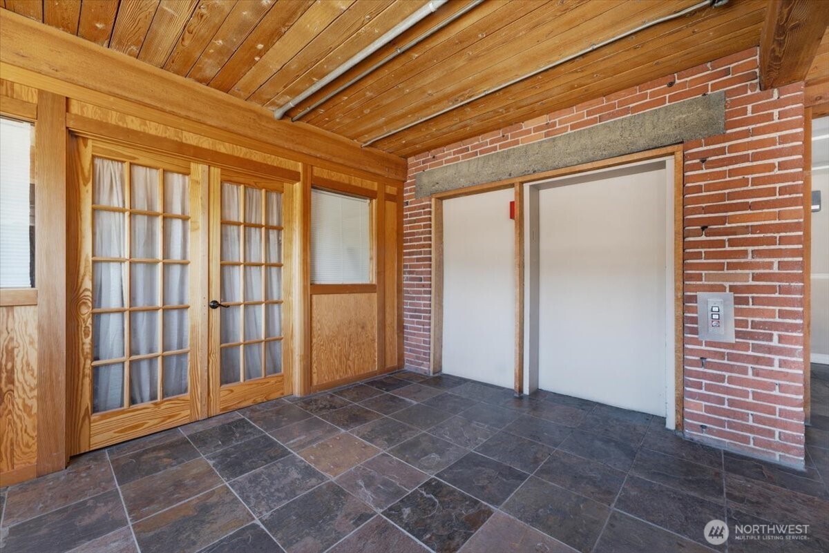 203 2nd Avenue Property Photo 26