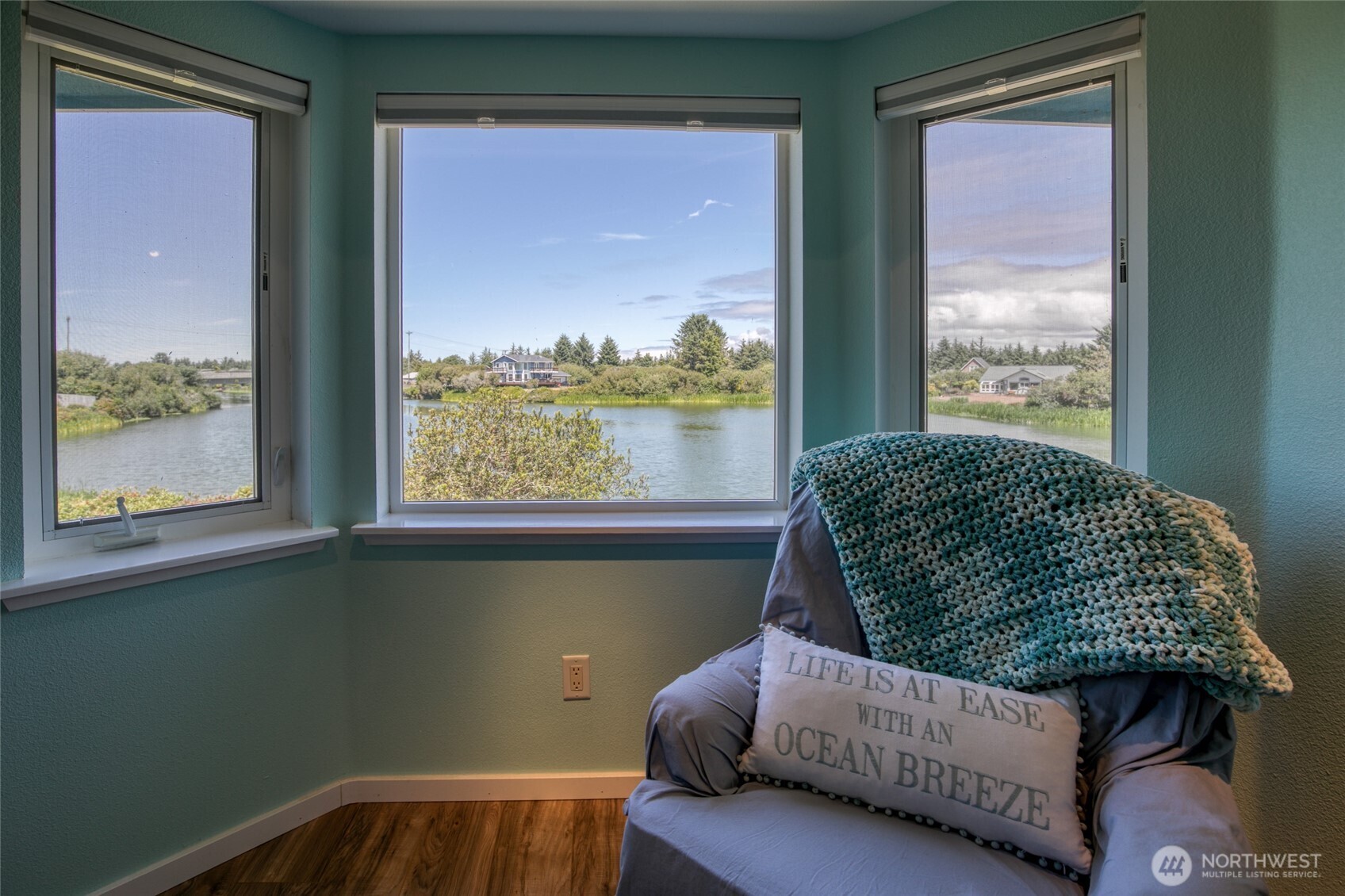 142 Sea Breeze Loop Property Photo 18