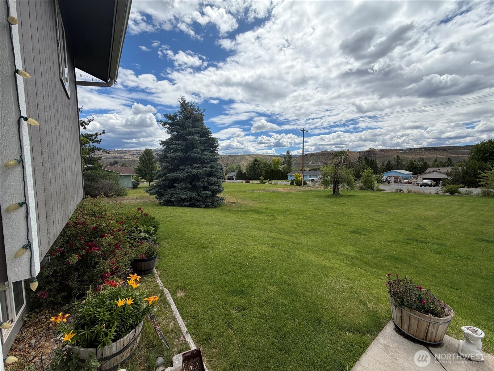 324 Omak River Road Property Photo 2