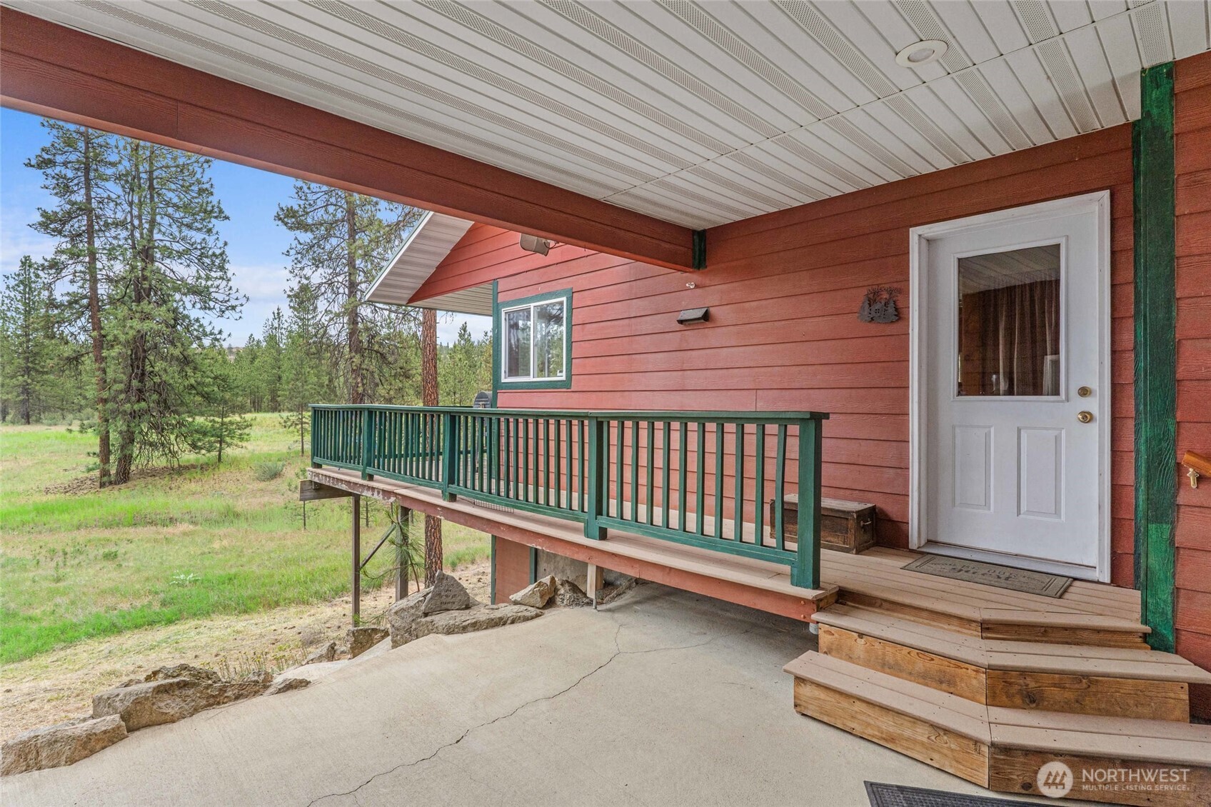 40048 Cayuse Cove Property Photo 3