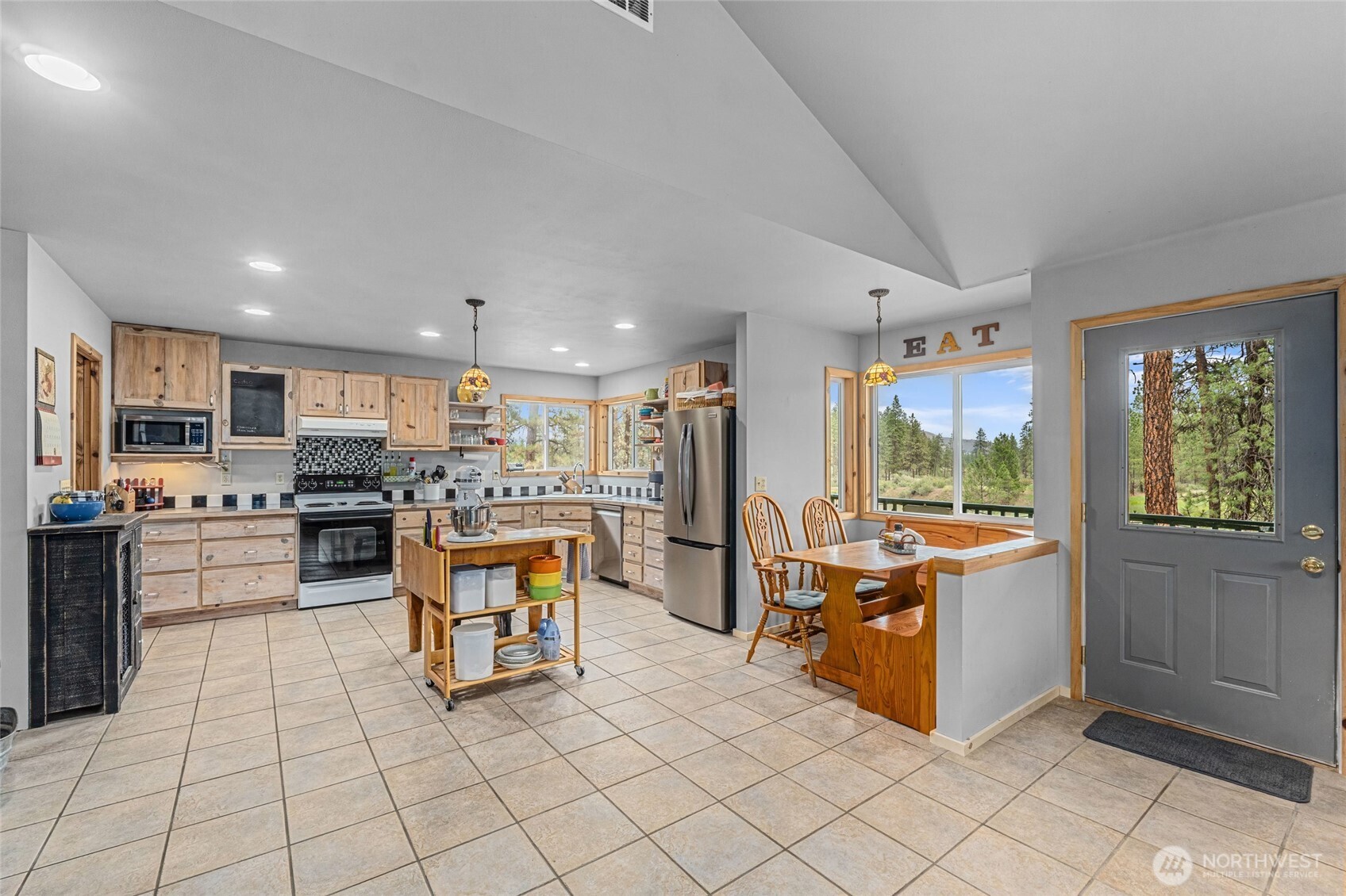 40048 Cayuse Cove Property Photo 4