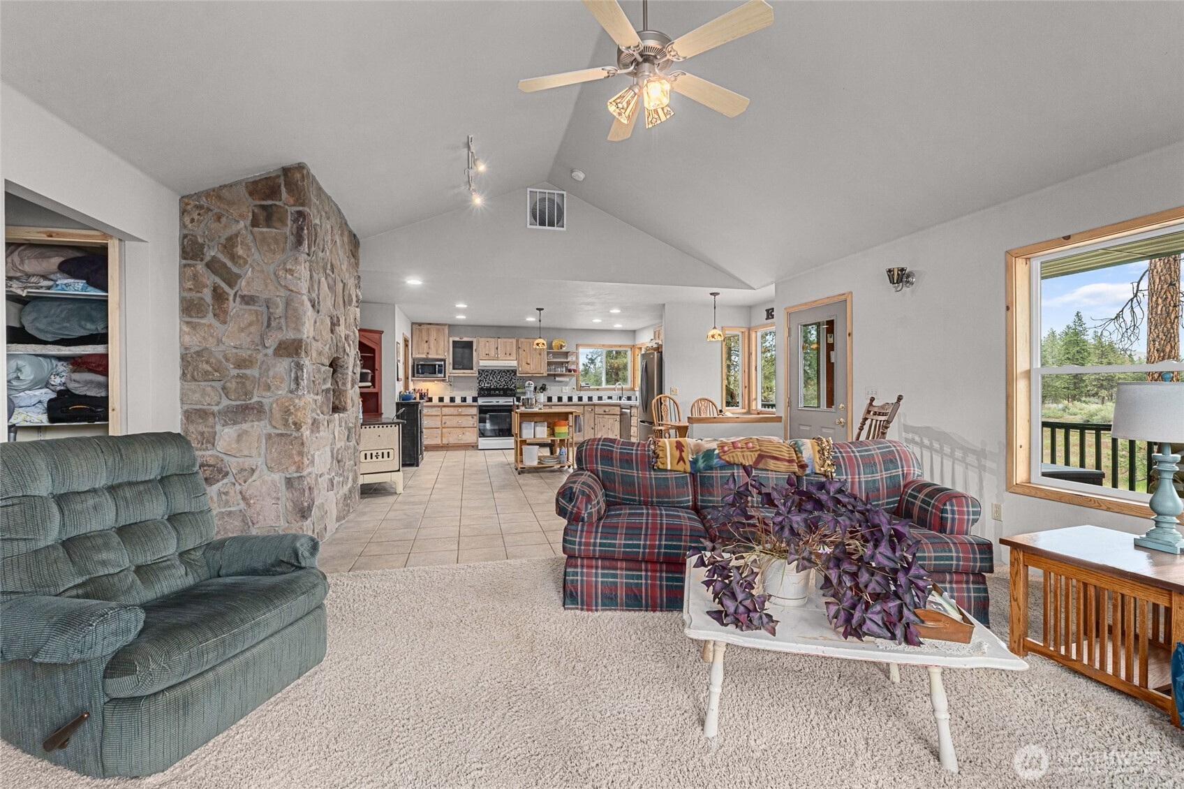 40048 Cayuse Cove Property Photo 7