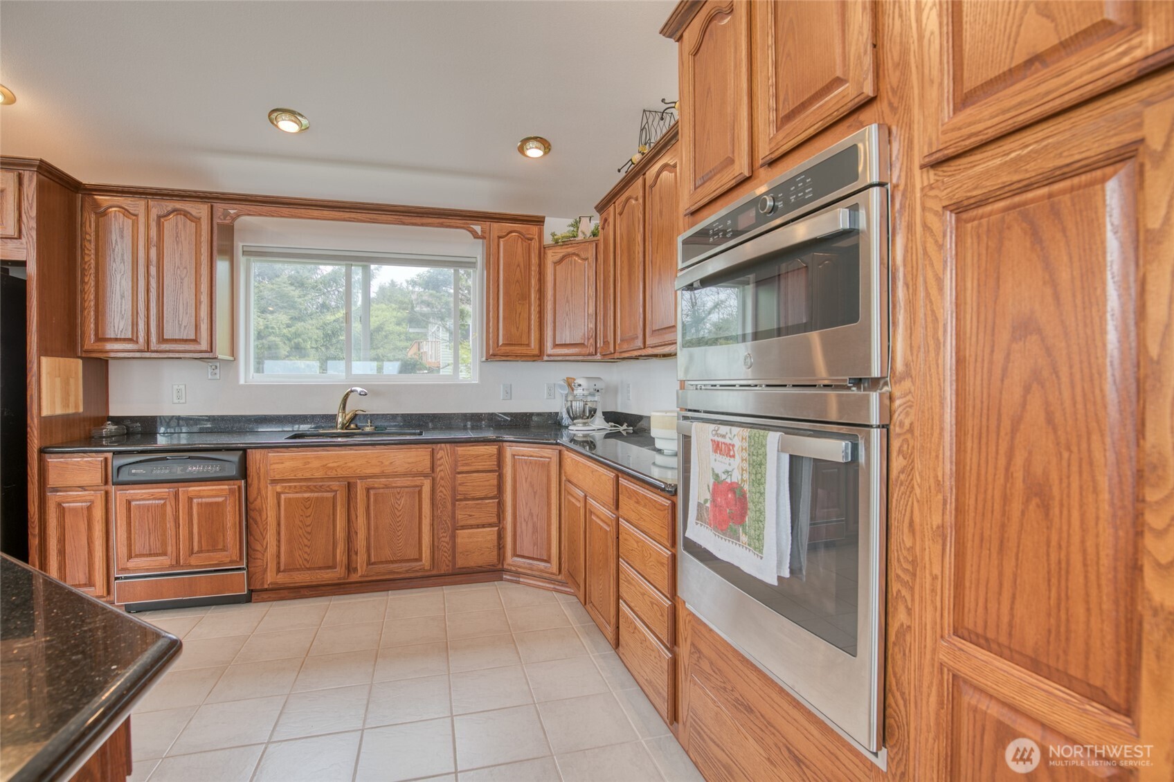 15 Diamond Drive Property Photo 5