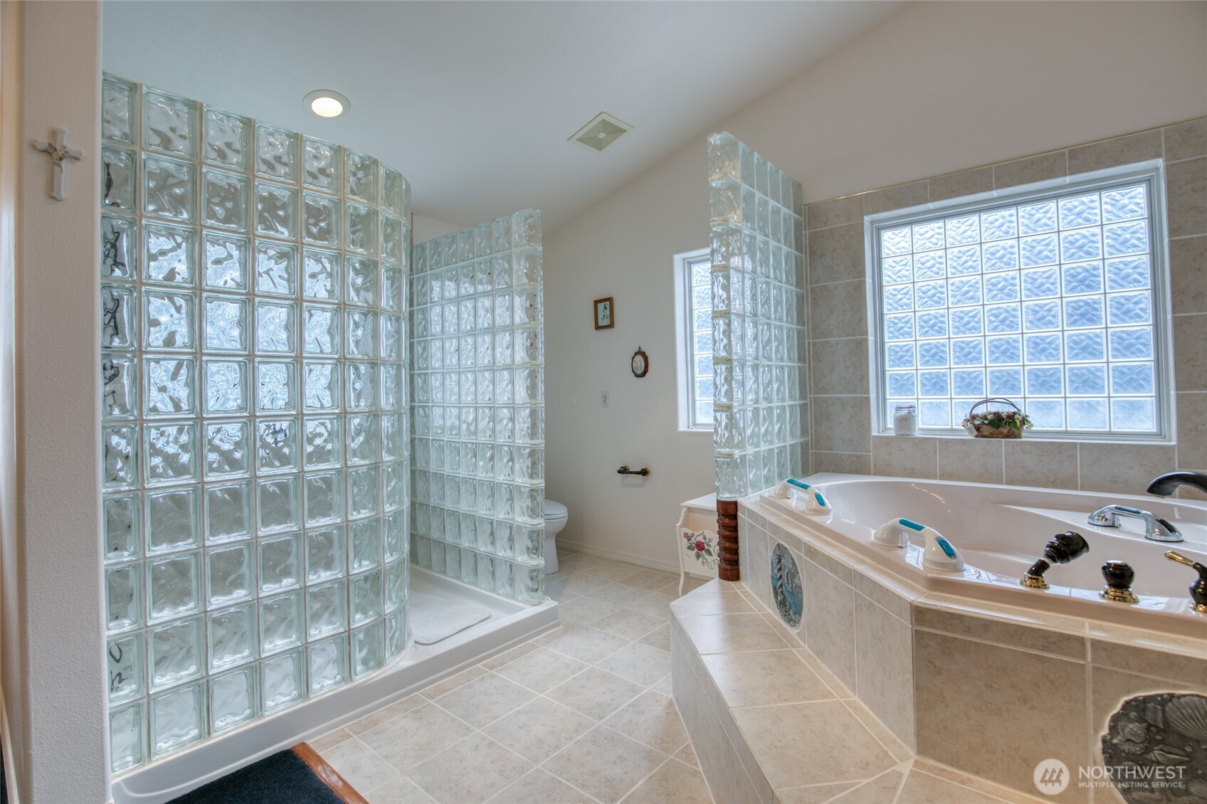 15 Diamond Drive Property Photo 20