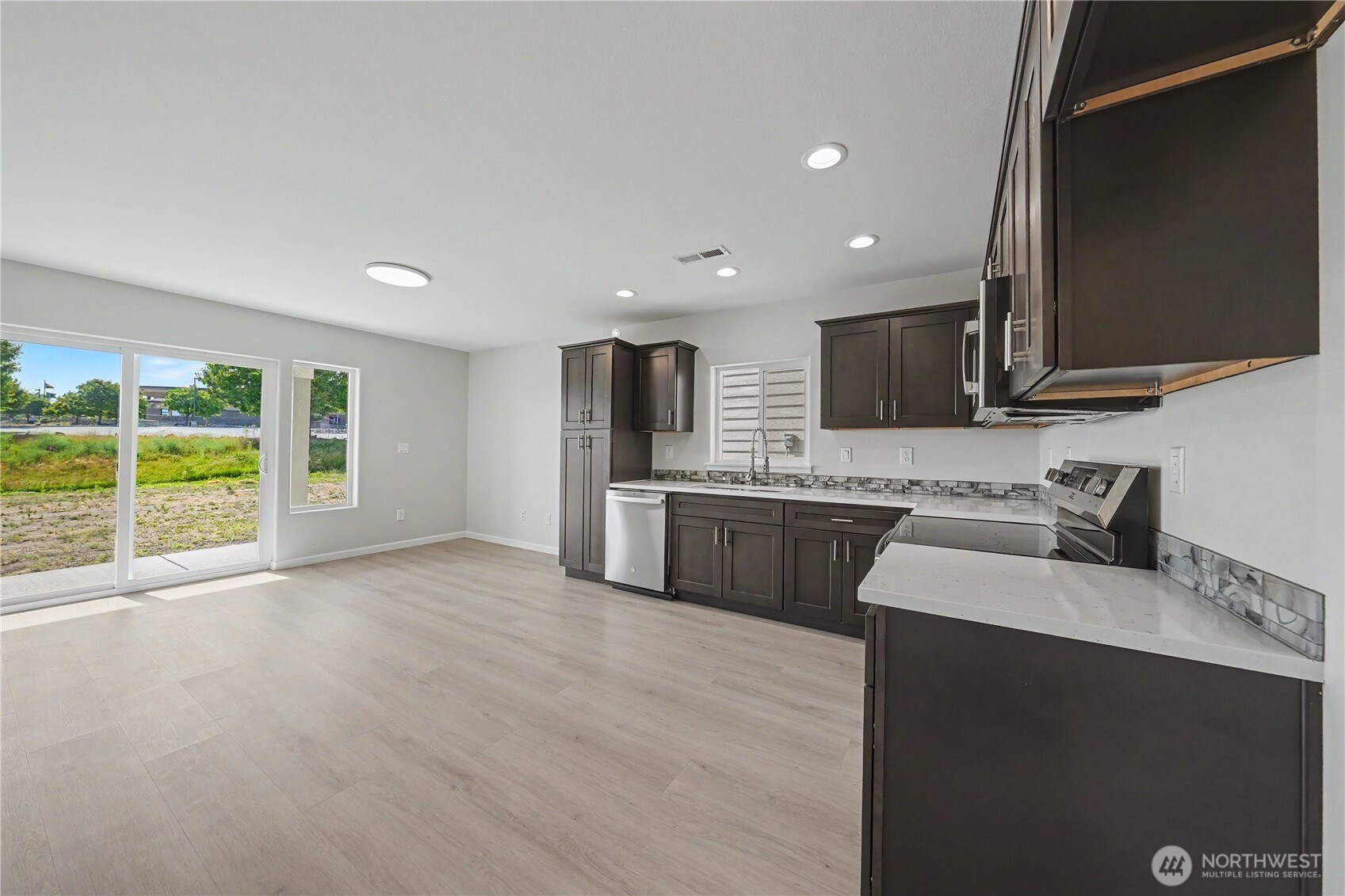 455 N Fifth Avenue Property Photo 5