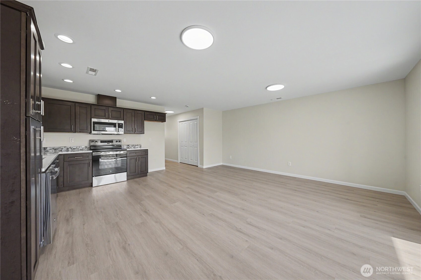 455 N Fifth Avenue Property Photo 8