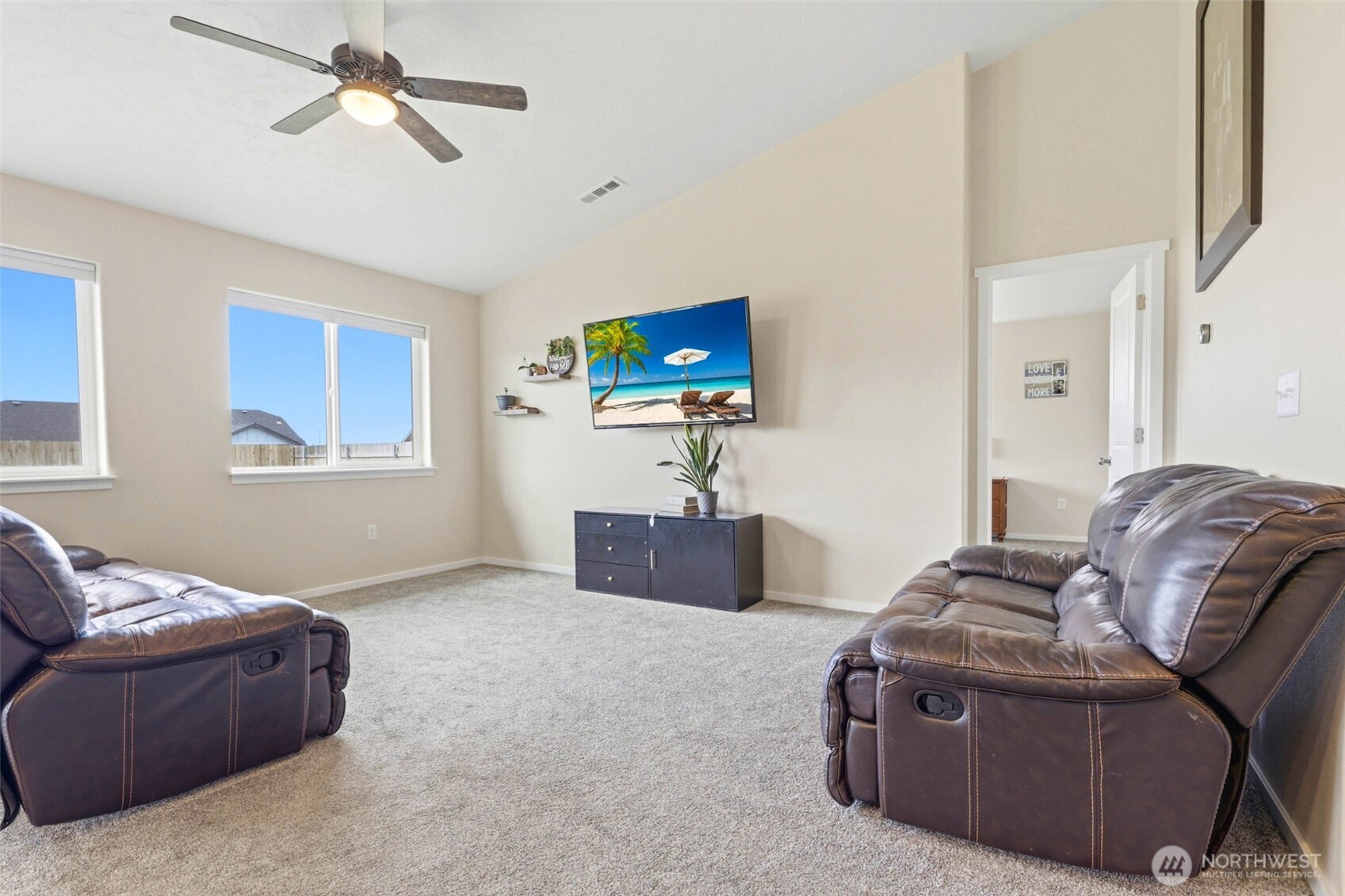 6212 Ramus Ln Property Photo 3