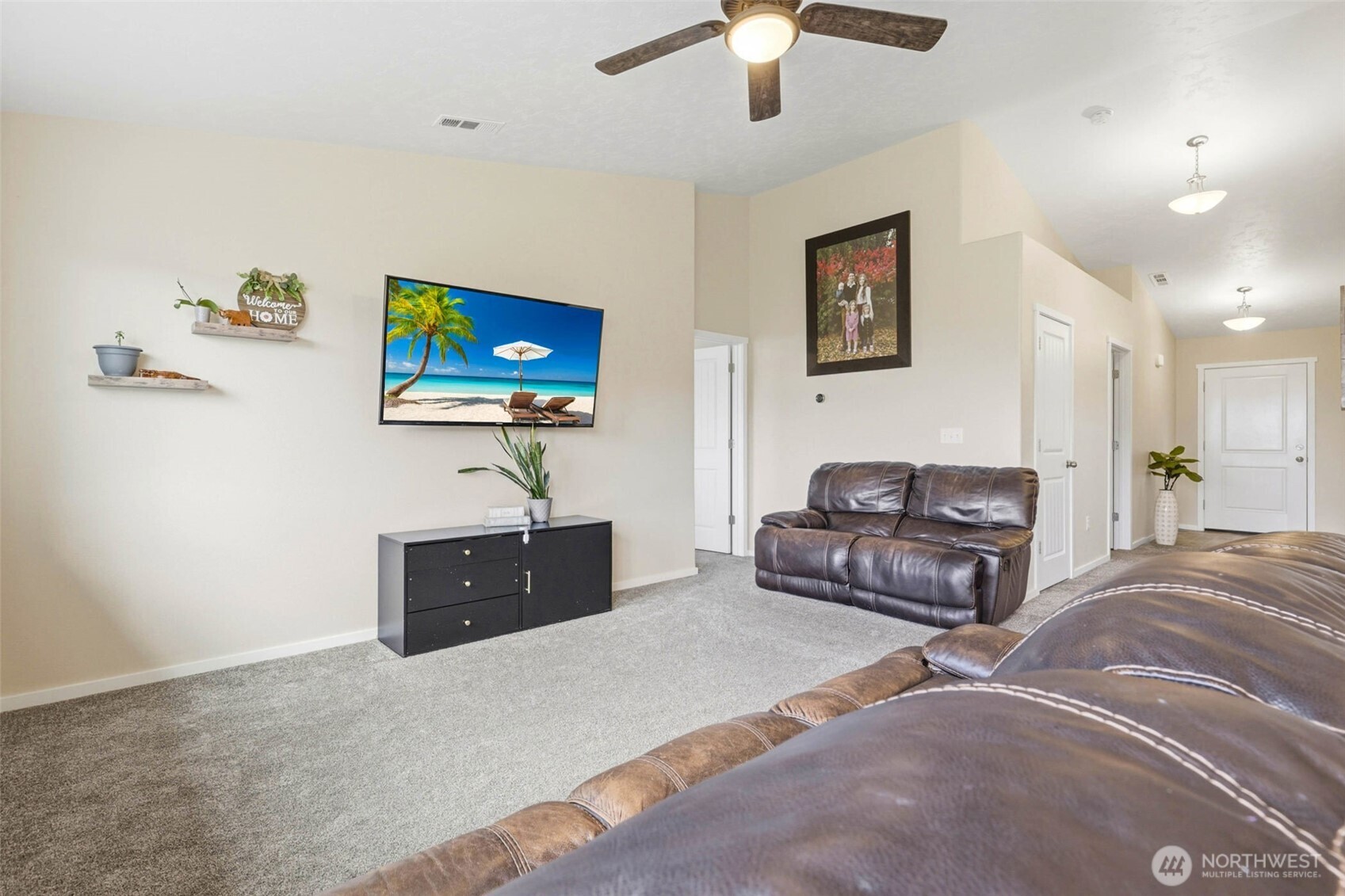 6212 Ramus Ln Property Photo 4