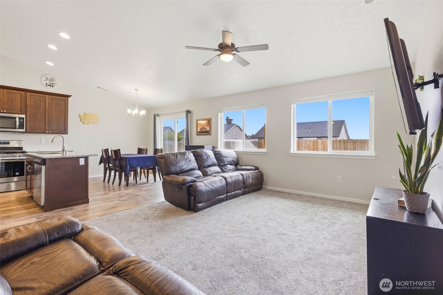 6212 Ramus Ln Property Photo 6