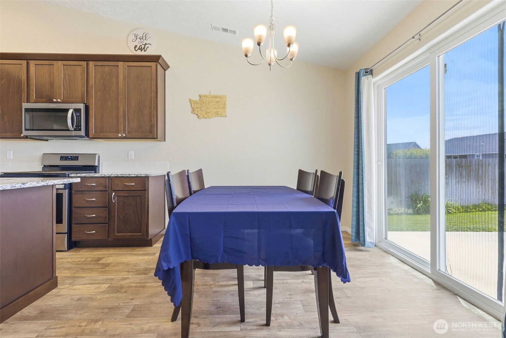 6212 Ramus Ln Property Photo 8