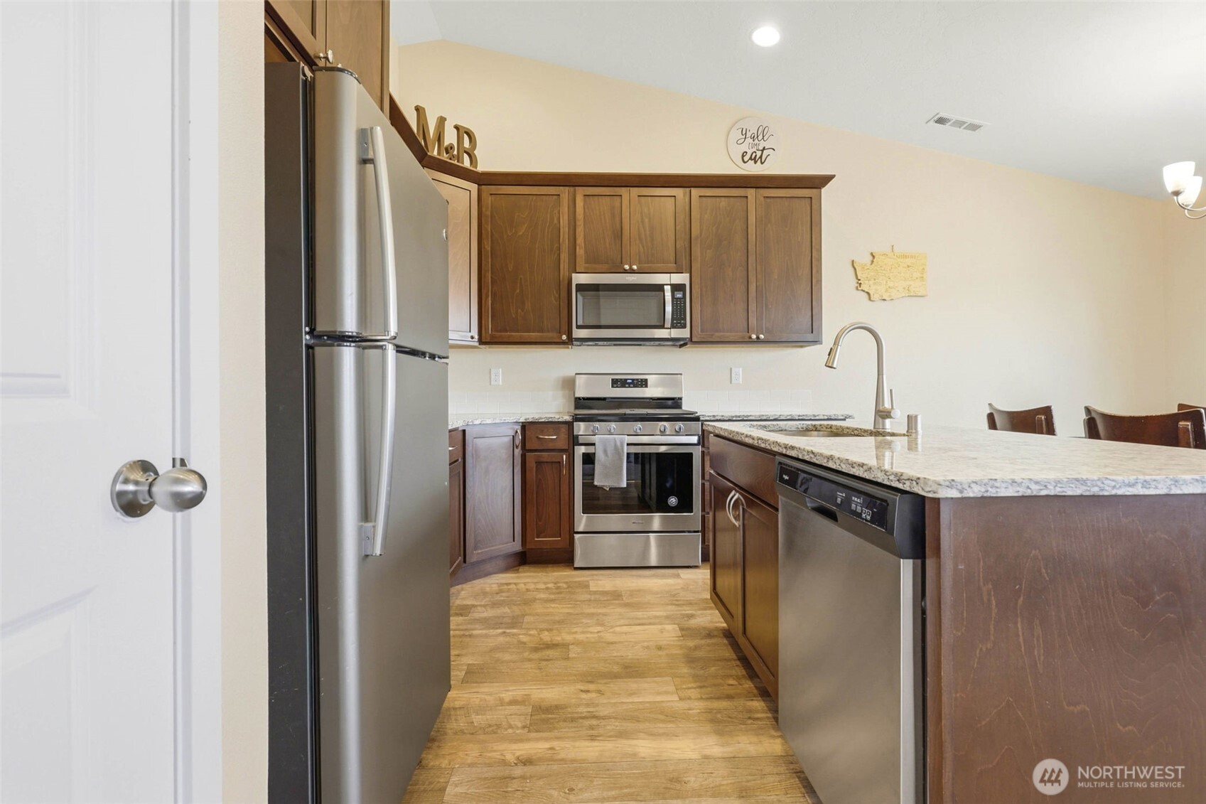 6212 Ramus Ln Property Photo 11