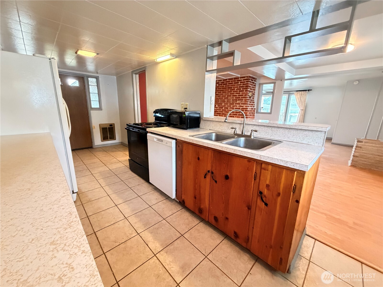 2108 Deerpath Property Photo 3