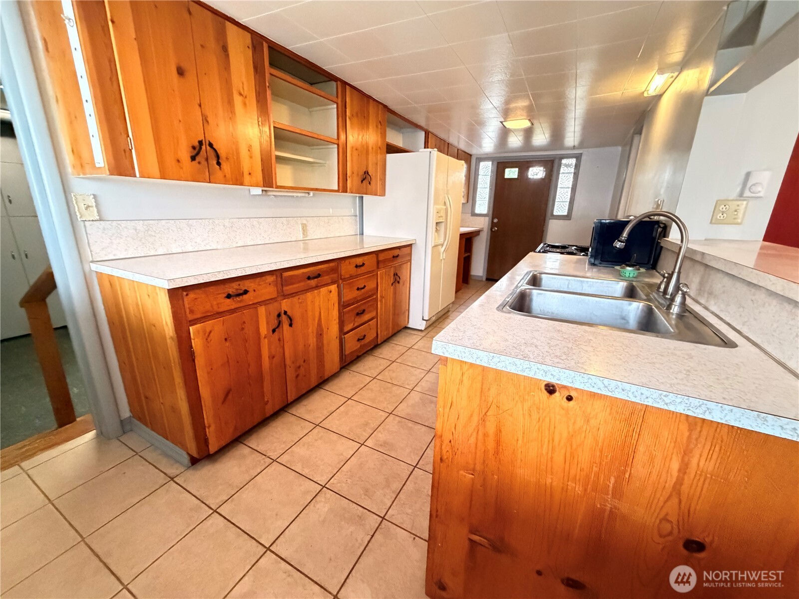 2108 Deerpath Property Photo 4