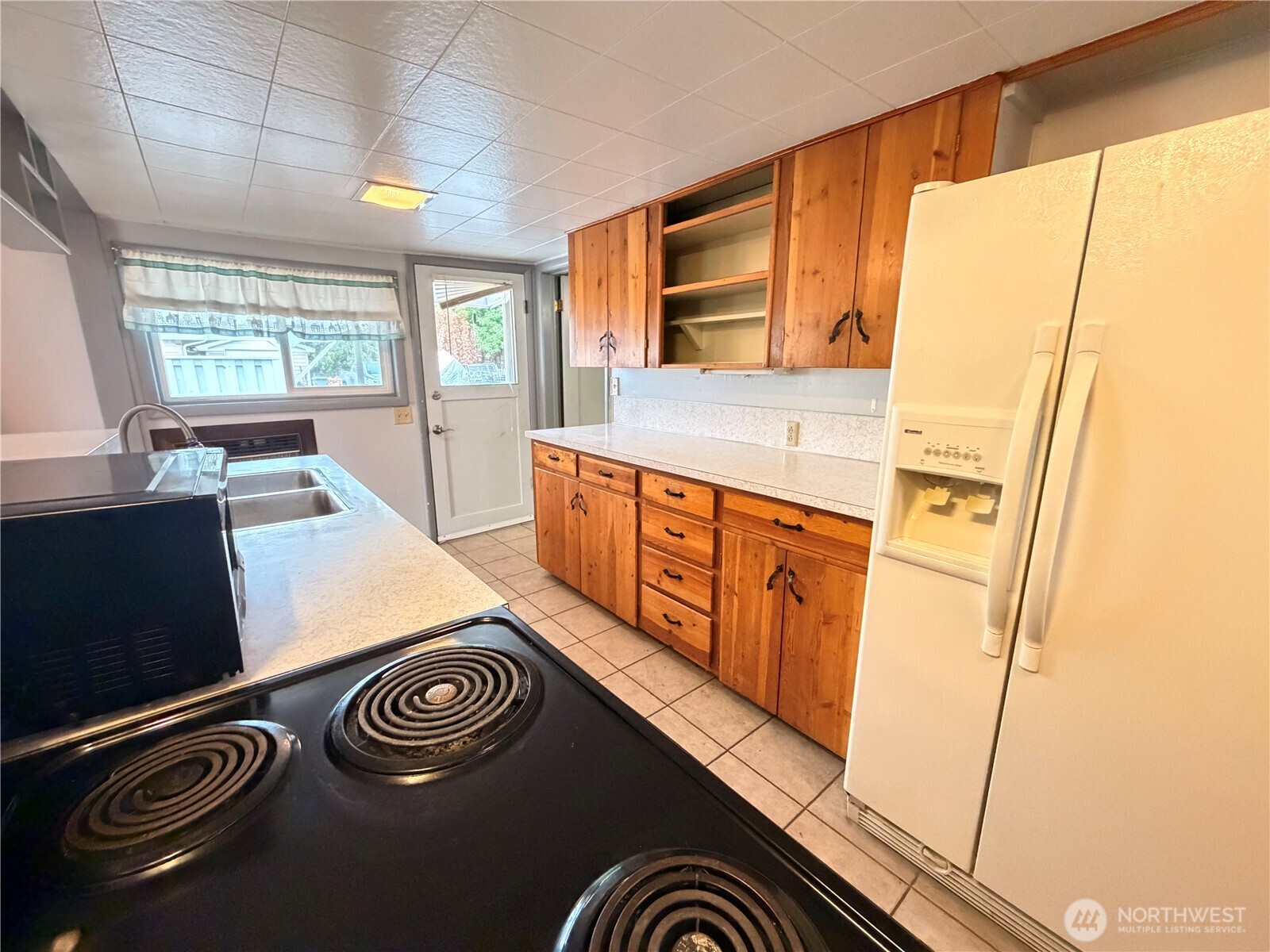 2108 Deerpath Property Photo 5