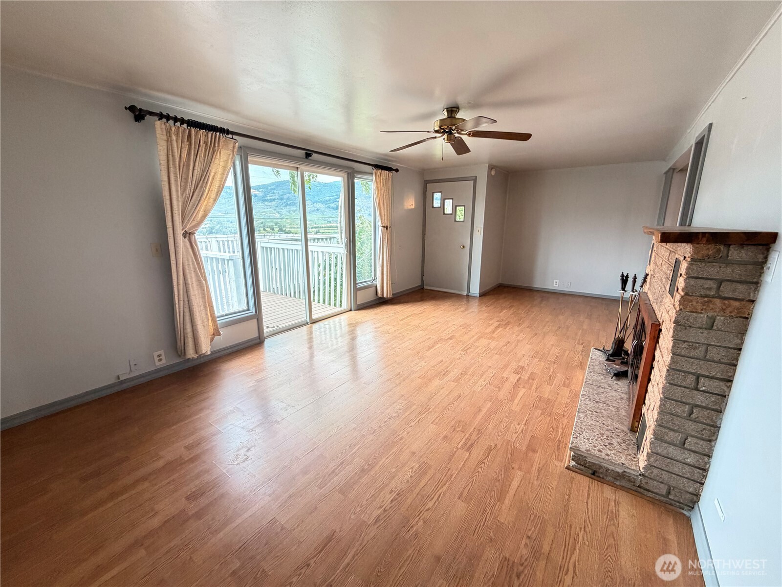 2108 Deerpath Property Photo 9