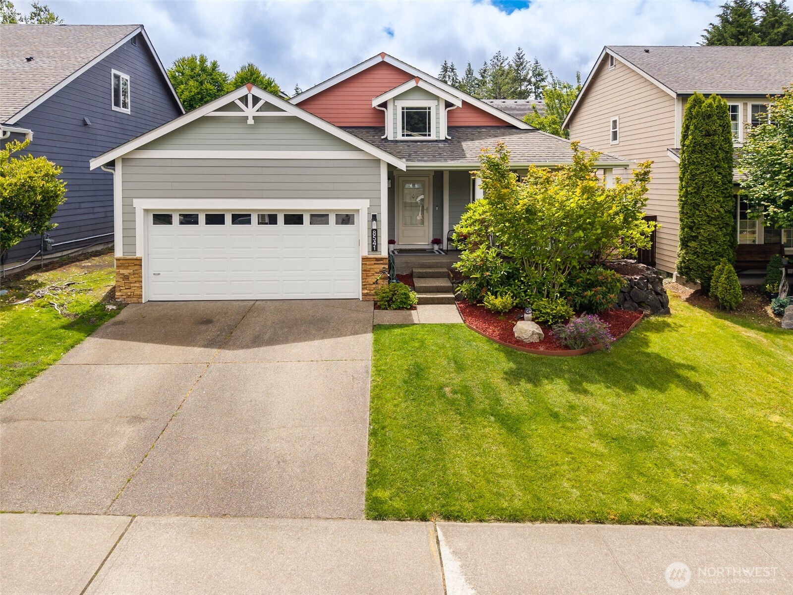 8541 28th Way Property Photo 1