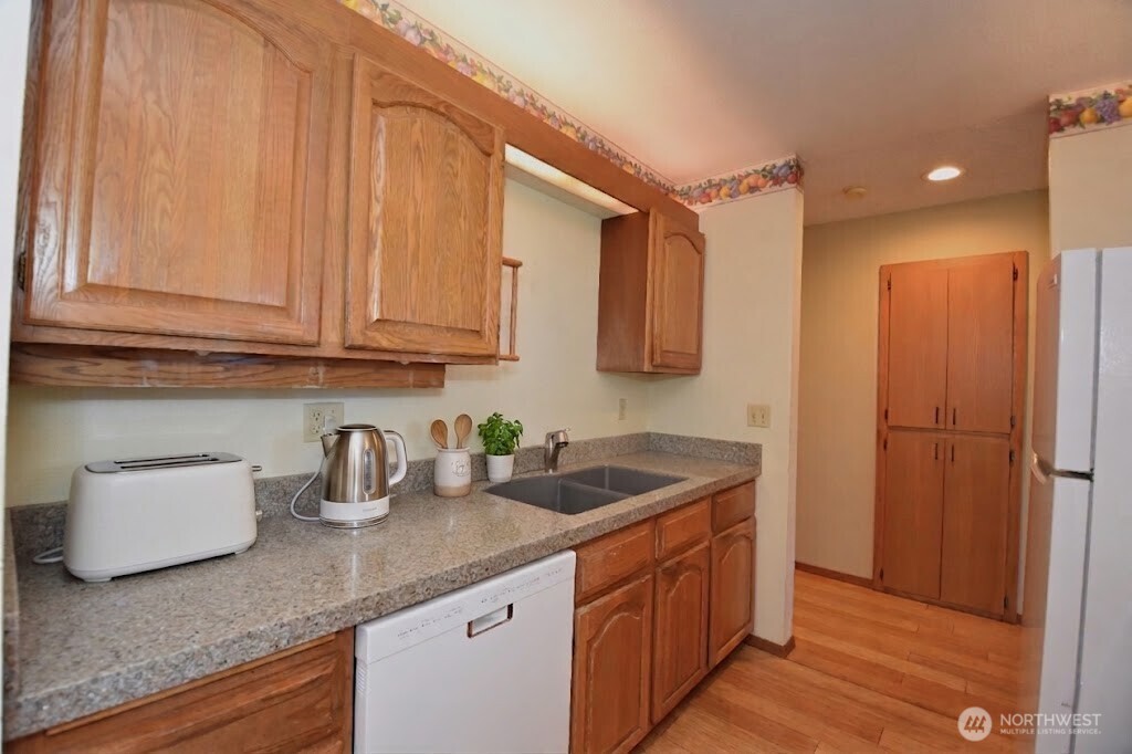 8230 53rd Avenue 812 Property Photo 18