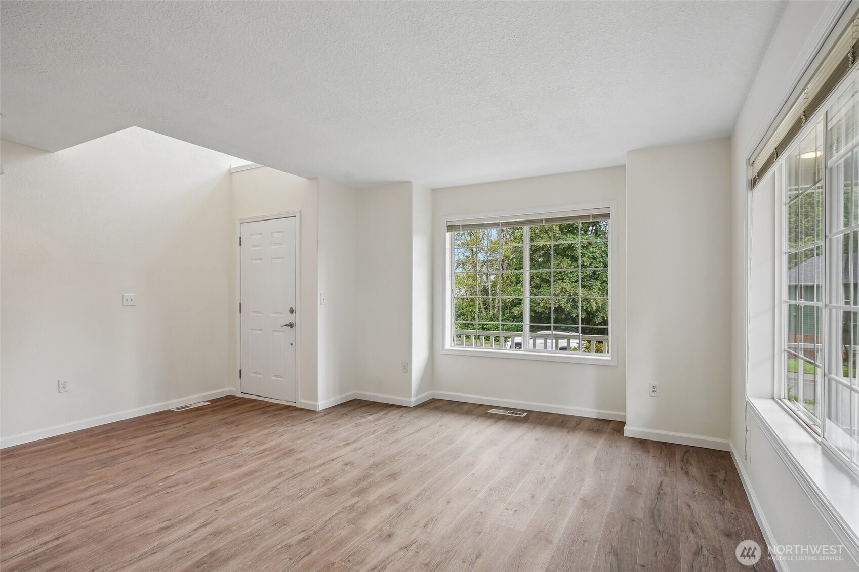 2111 Nw Willow Drive Property Photo 5